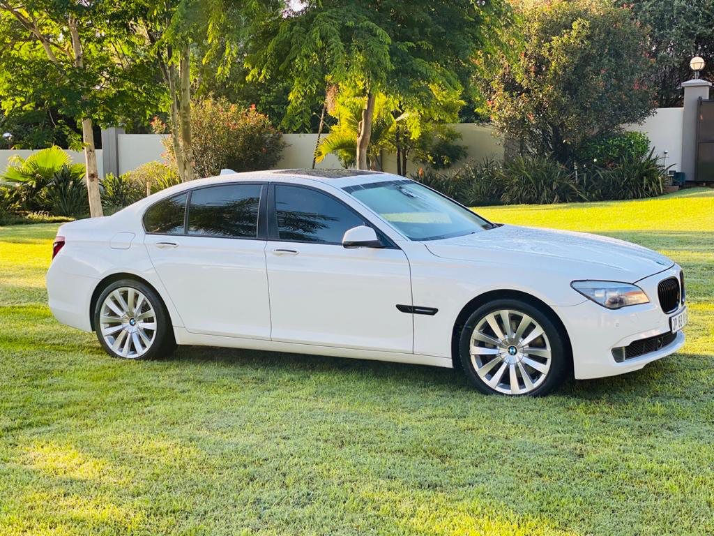 BMW 750i 2010 Full Spec