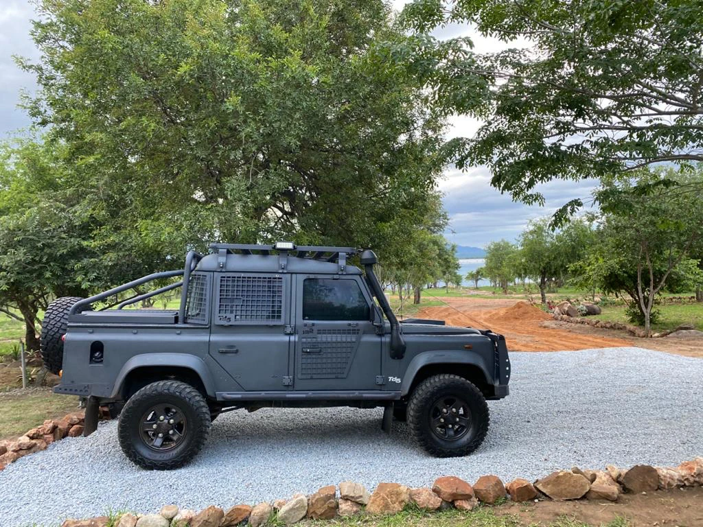 Land Rover Defender 2.5 TDI Crew Cab 110 — Sold — Land Rover Defender 2.5 TDI Crew Cab 110 For Sale