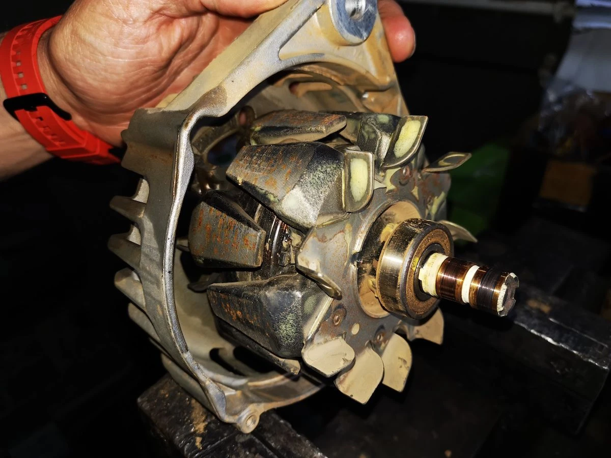 BMW 320d Alternator Failure — BMW 320d alternator failed